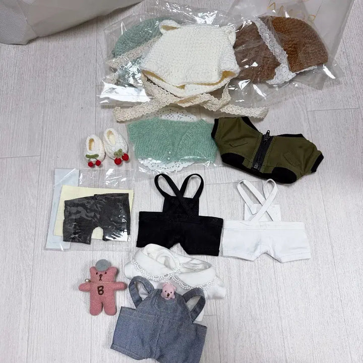 [BUNJANG] 20cm Doll Clothes Angora Bear Hat Set / 20cm 인형 옷 앙고라 곰돌이 모자 사진 속 전부