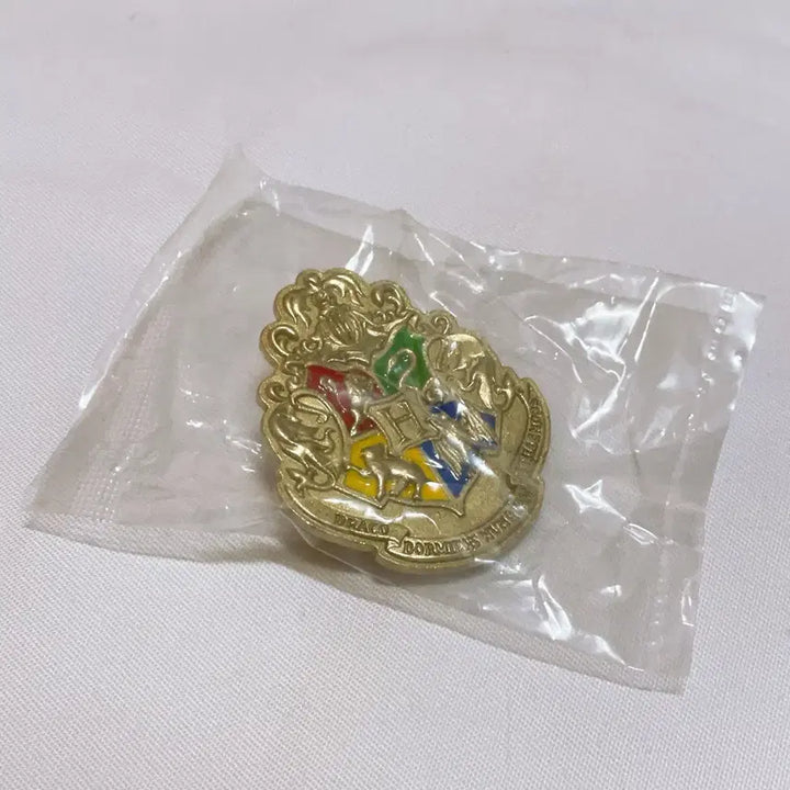 [BUNJANG] Harry Potter House Pin Badge Gacha / 해리포터 기숙사 핀 뱃지 가챠