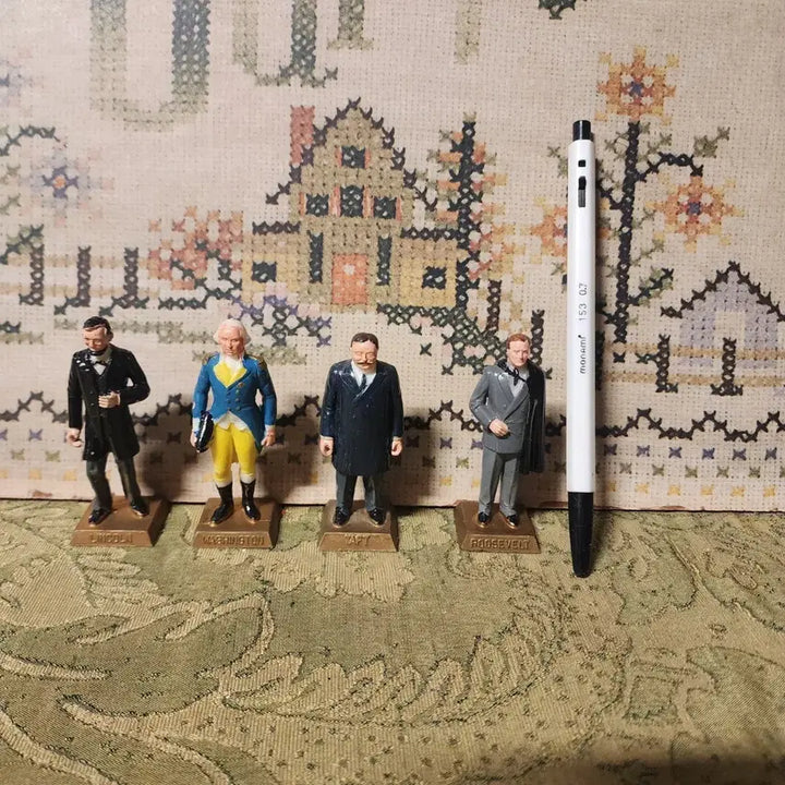 [BUNJANG] US Presidents Mini Figures Set (Lincoln, Taft, Washington, Roosevelt) / USA 미국 대통령 7.2cm  프라스틱 계통 링컨.태프트.워싱톤.루즈벨트4개에15000원