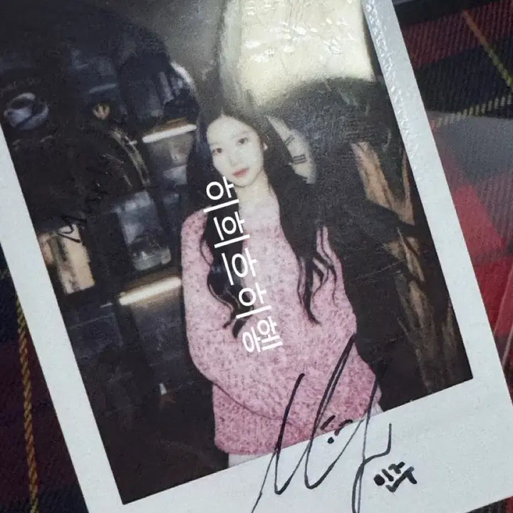 [BUNJANG] IZ*ONE Minju Kim Autographed Polaroid / 아이즈원 시절 배우 김민주 친필 폴라로이드