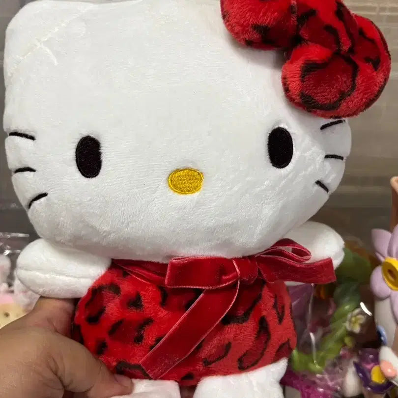 [BUNJANG] Sanrio Hello Kitty Leopard Print Medium Plush / 산리오 헬로키티 호피 중형 인형