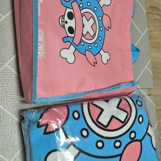 [BUNJANG] Baskin Robbins x One Piece Chopper Beach Towel Set / 베스킨라빈스 원피스 콜라보 쵸파 비치타월 세트