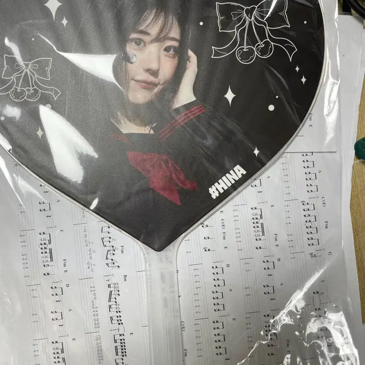 [BUNJANG] Qwer Hina Fan Uchiwa (Sealed) / 미개봉)Qwer 히나 부채 우치와