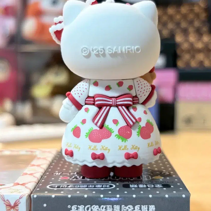 [BUNJANG] Hello Kitty 50th Anniversary Closet Figure (Secret Edition) / 헬로키티 50주년 클로젯 피규어 (시크릿)