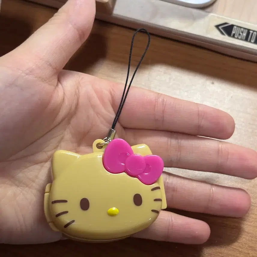[BUNJANG] Tanning Hello Kitty Mini Storage Charm / 태닝키티 미니 보관함 키링