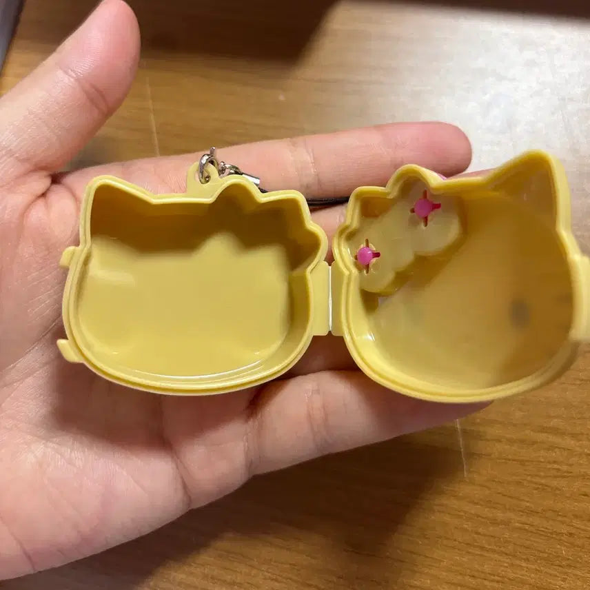 [BUNJANG] Tanning Hello Kitty Mini Storage Charm / 태닝키티 미니 보관함 키링