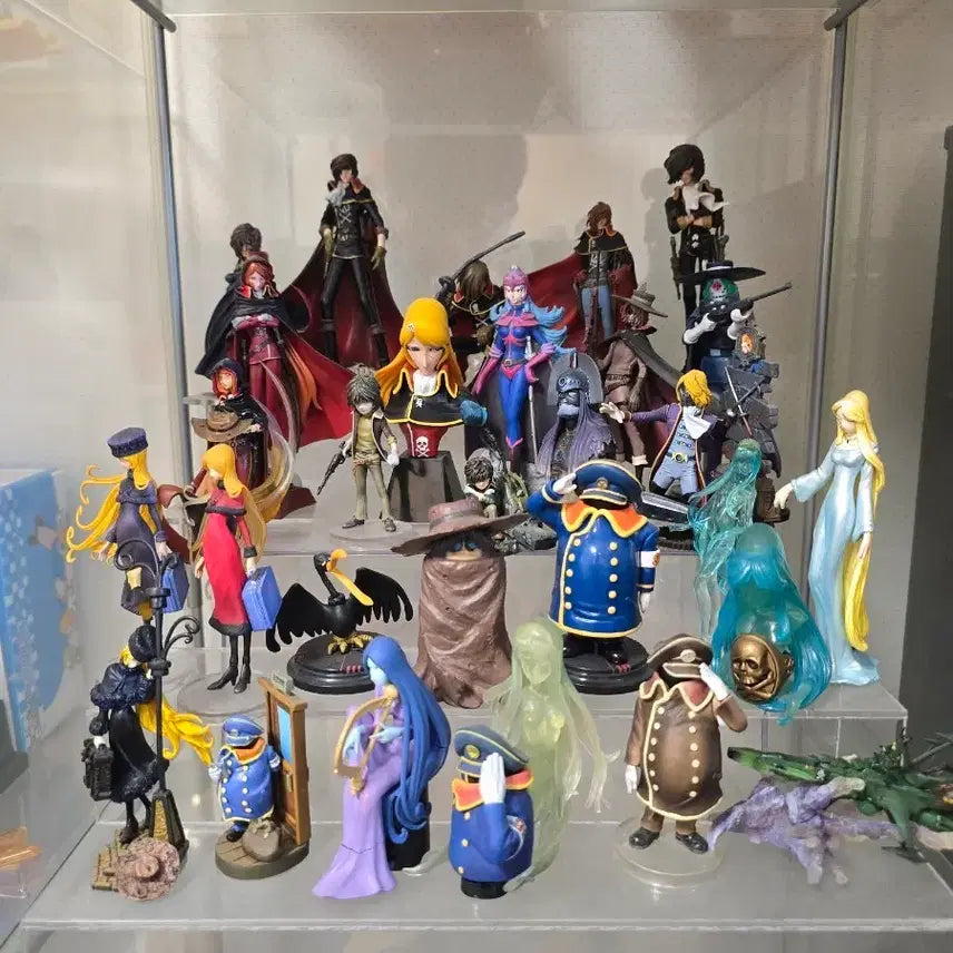 [BUNJANG] Leiji Matsumoto Galaxy Express 999, Captain Harlock, Queen Emeraldas Figure Set / 은하철도999, 캡틴하록 선장, 퀸 애매랄다스 피규어 세트