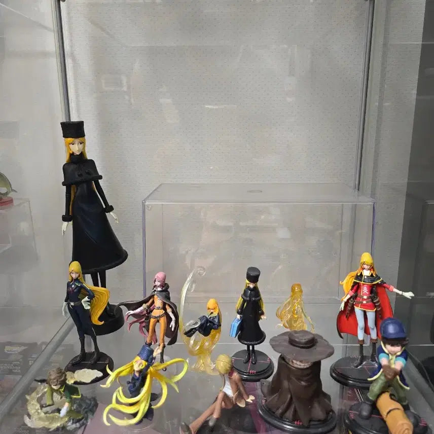 [BUNJANG] Leiji Matsumoto Galaxy Express 999, Captain Harlock, Queen Emeraldas Figure Set / 은하철도999, 캡틴하록 선장, 퀸 애매랄다스 피규어 세트