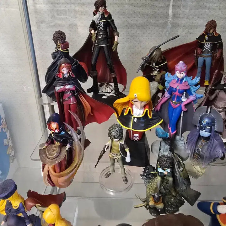 [BUNJANG] Leiji Matsumoto Galaxy Express 999, Captain Harlock, Queen Emeraldas Figure Set / 은하철도999, 캡틴하록 선장, 퀸 애매랄다스 피규어 세트