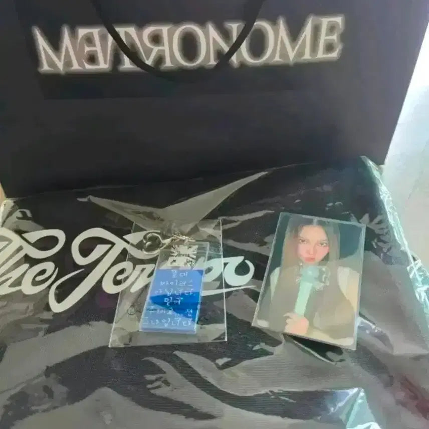 [BUNJANG] IZ*ONE Yena Music Bank Photocard + 1st Gen Fan Meeting POB / 이즈나 정세비 뮤직뱅크 포카 + 1주차 공방 역조공