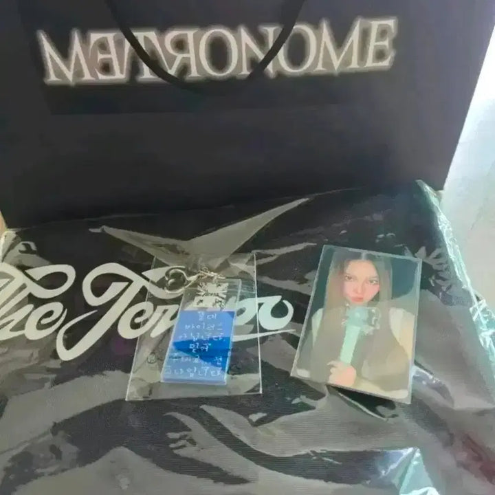 [BUNJANG] IZ*ONE Yena Music Bank Photocard + 1st Gen Fan Meeting POB / 이즈나 정세비 뮤직뱅크 포카 + 1주차 공방 역조공