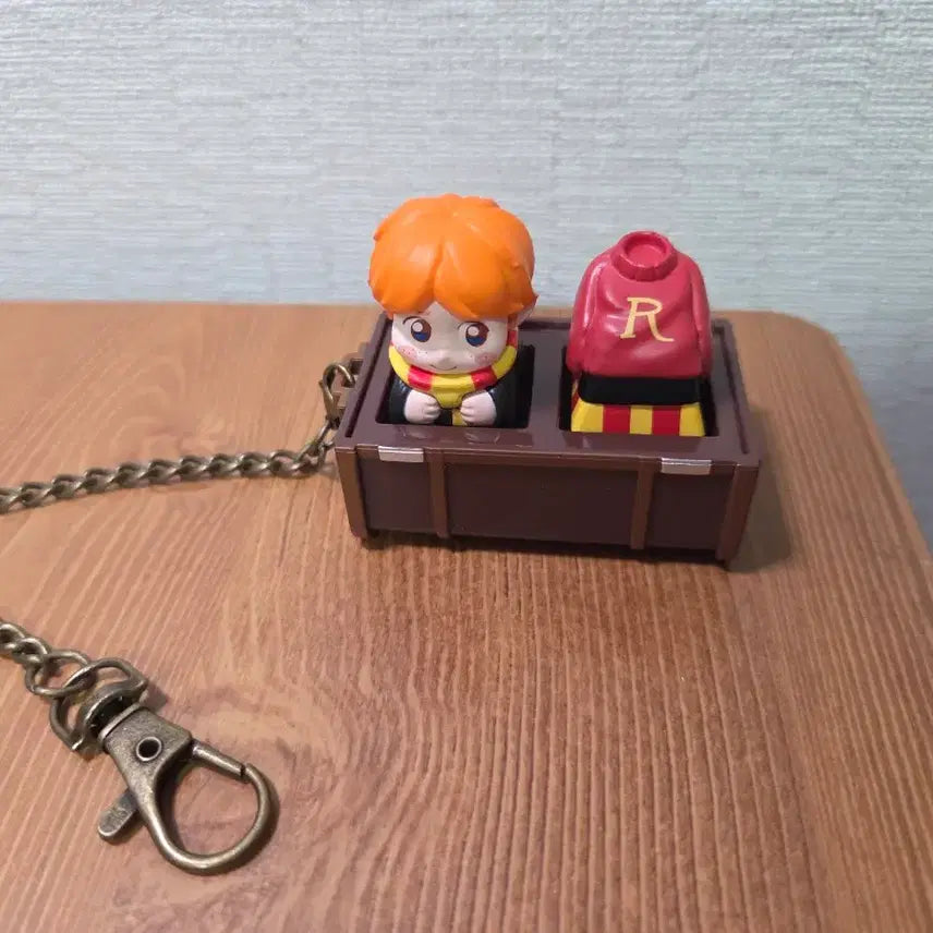 [BUNJANG] Miniso Harry Potter Time Turner Keycap Surprise Box Pendant - Ron Weasley / 미니소 해리포터 타임터너 키캡 서프라이즈 박스 펜던드 - 론 위즐리