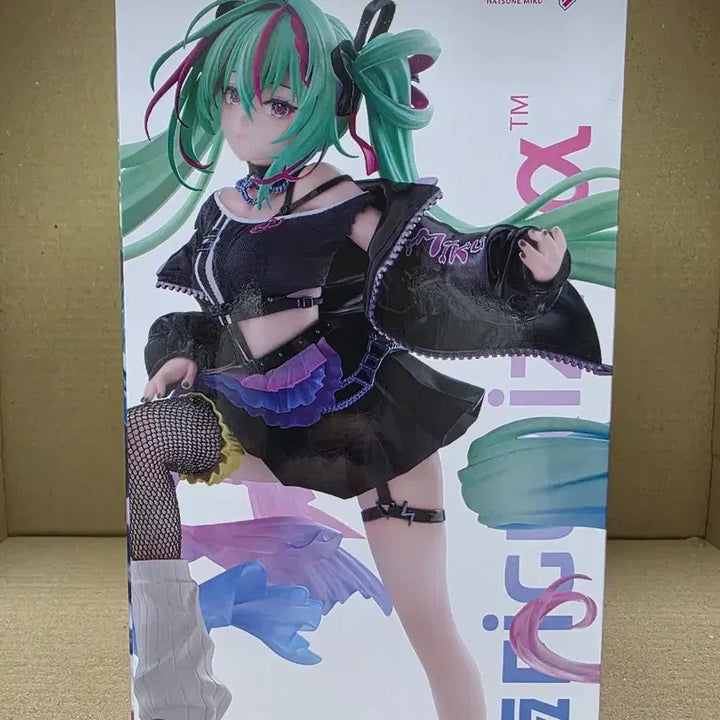 [BUNJANG] Sega FigurezM Hatsune Miku Punk Miku Figure / 세가 피규어리즘 하츠네 미쿠 펑크 미쿠 피규어