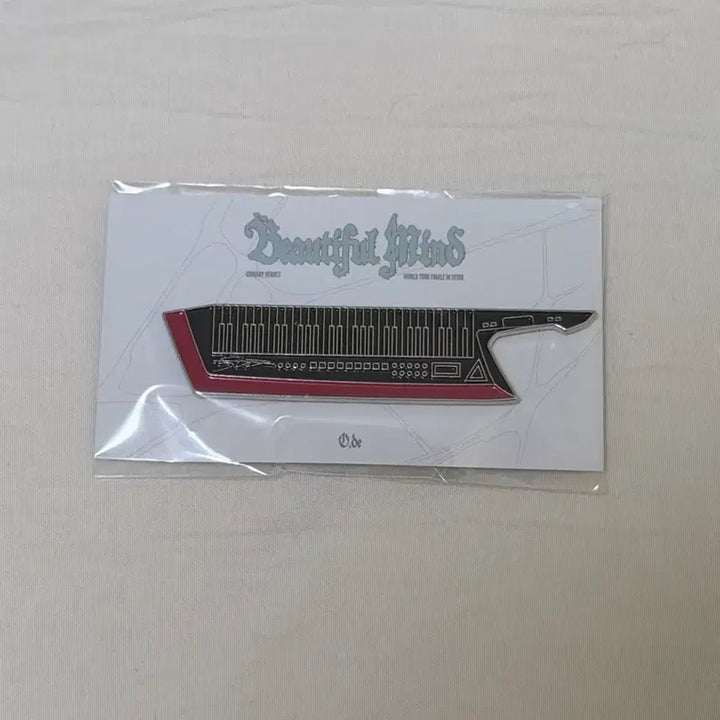 [BUNJANG] XDINARY HEROES VIEW THE HEROES: PHASE 1. WE ARE THE HEROES Badge / 엑디즈 뷰마 오드 뱃지