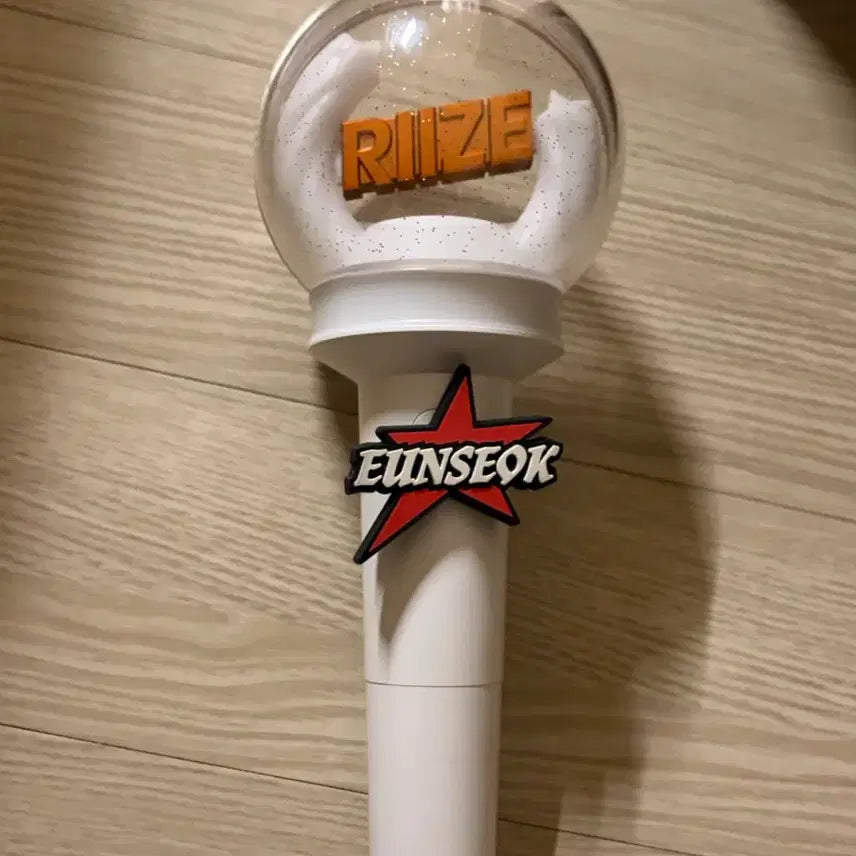[BUNJANG] RIIZE Official Light Stick Bundle with Eunseok Emblem / 응원봉 양도해요 !