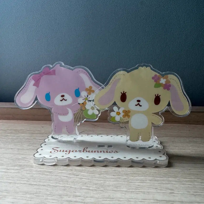 [BUNJANG] SugarBunnies "Momousa &amp; Hanausa" Acrylic Stand / 고전 슈가바니즈 아크릴 스탠드 인형 시로우사 쿠로우사 파우치 메지루시 키링 가챠 후와후와 산리오 모모우사