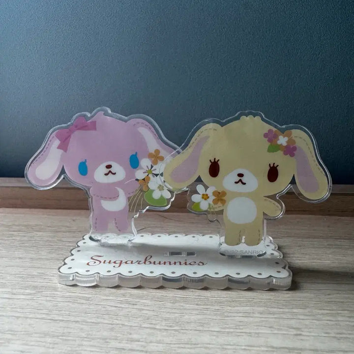 [BUNJANG] SugarBunnies "Momousa &amp; Hanausa" Acrylic Stand / 고전 슈가바니즈 아크릴 스탠드 인형 시로우사 쿠로우사 파우치 메지루시 키링 가챠 후와후와 산리오 모모우사