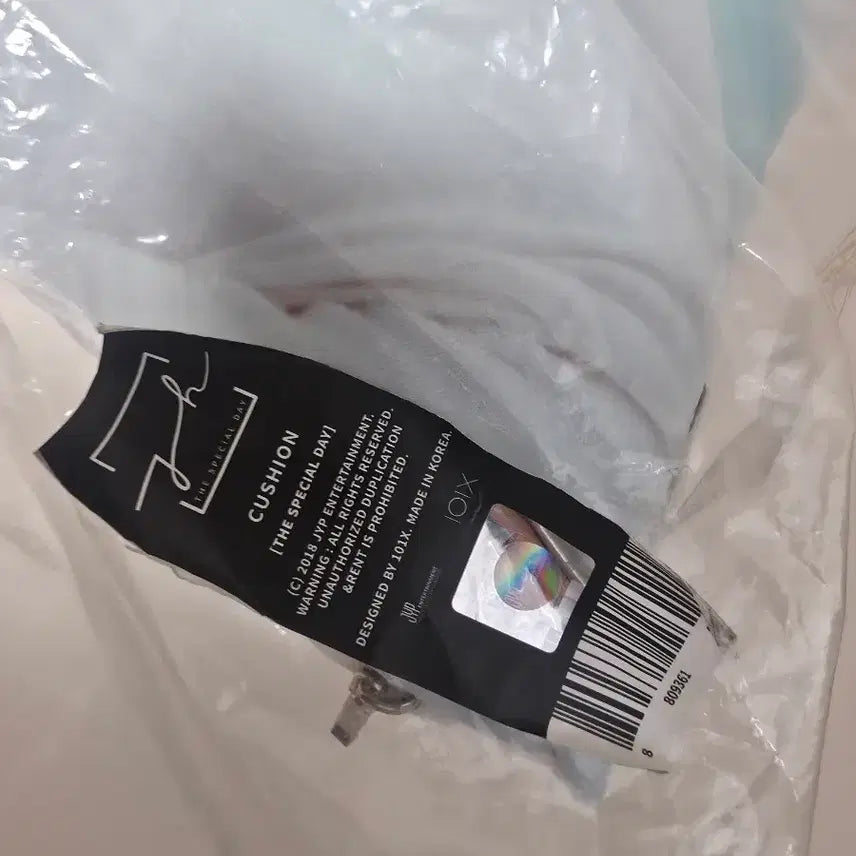 [BUNJANG] Lee Junho SEVENTEEN Cushion (Sealed) / 이준호 미개봉 잊날 쿠션