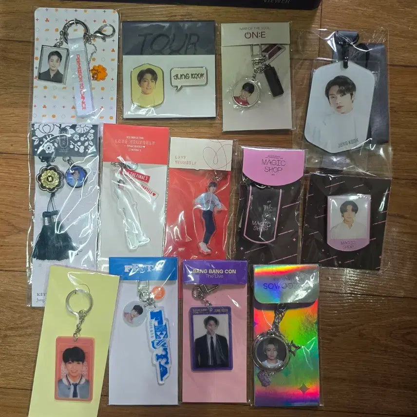 [BUNJANG] BTS Jungkook Bundle Set Keyring &amp; Badge Set / 방탄 BTS 정국 JK 키링 모음