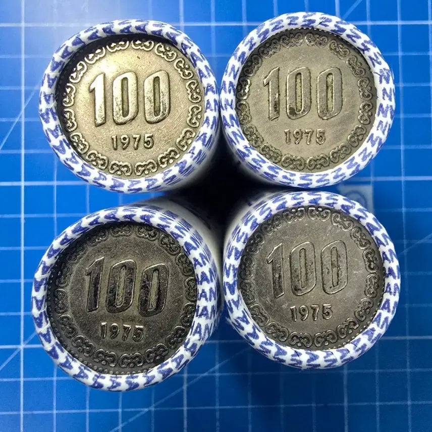 [BUNJANG] 1975 100 Won Coin Bundle (200 Coins) / 100원 동전 1975년 200개 4롤 일괄