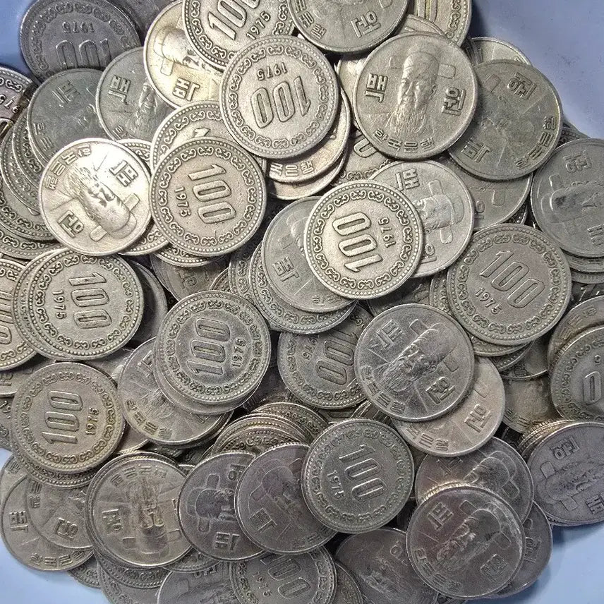 [BUNJANG] 1975 100 Won Coin Bundle (200 Coins) / 100원 동전 1975년 200개 4롤 일괄
