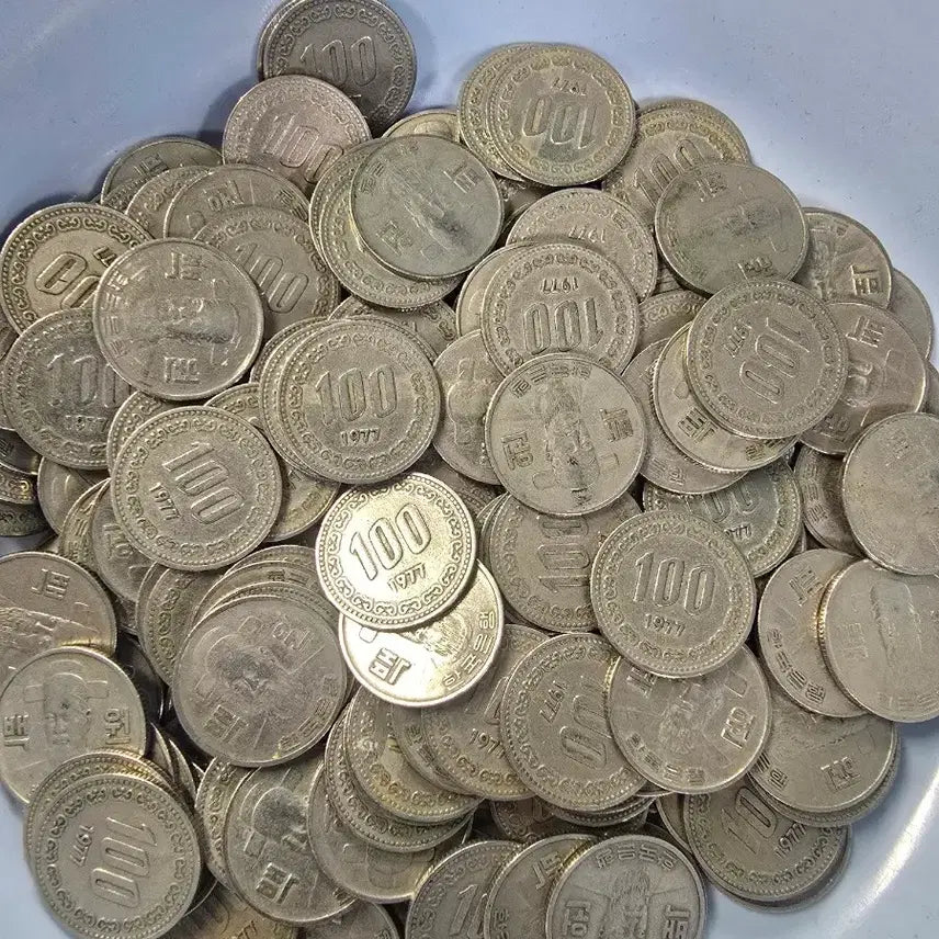 [BUNJANG] 1977 100 Won Coin Bundle (200 pcs) / 100원 1977년 4롤 200개 일괄