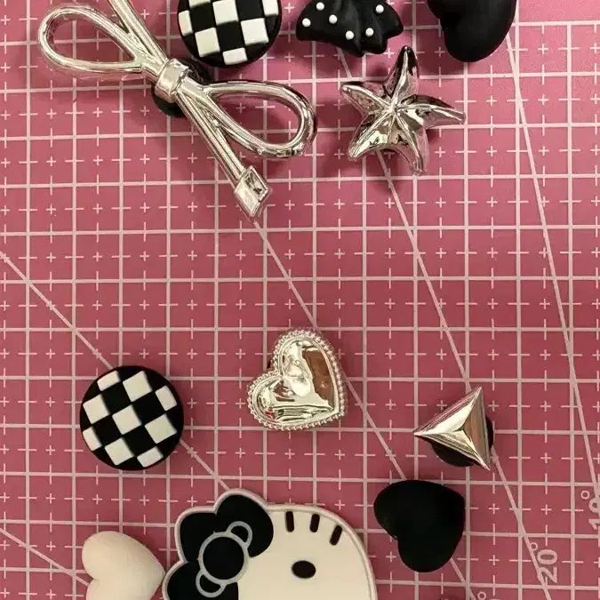 [BUNJANG] Hello Kitty GIBBITZ 15P Set (Black &amp; White) / 키티 지비츠 15P (블랙&amp;화이트)