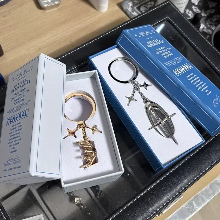 [BUNJANG] King Gnu Central Tour Goods Gold Crown Keyring / Kinggnu 킹누 센트럴 투어 굿즈 MD 키링 - 골드 크라운
