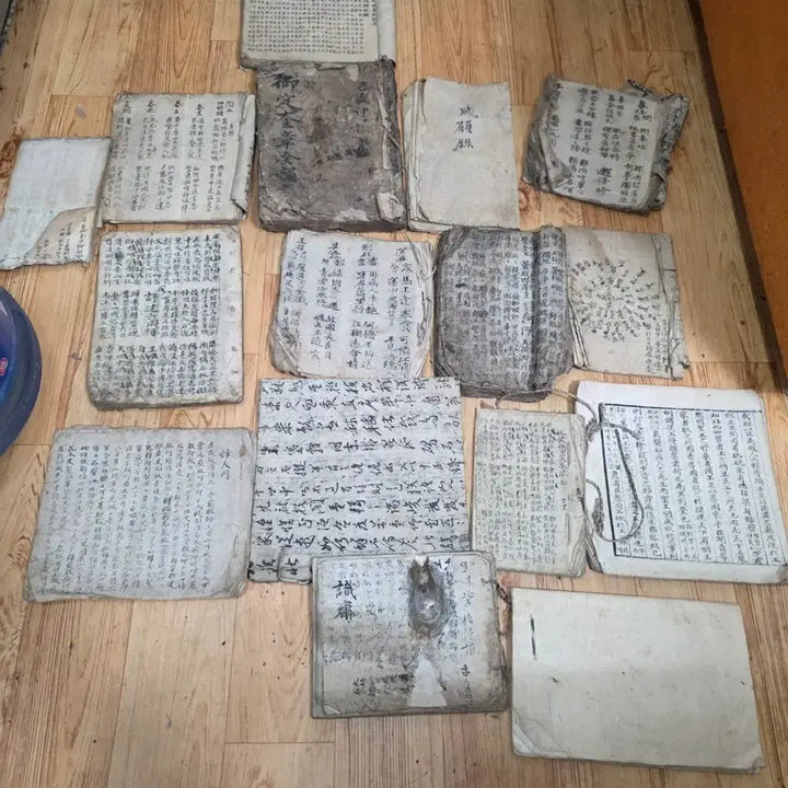 [BUNJANG] Antique Korean Manuscripts Collection (15 Volumes) / 고서적.어정규장전운등,파본된.고서적15가지