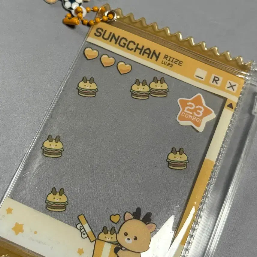 [BUNJANG] RIRAZ Lucky Draw Photocard Holder &amp; Soft Badge Bundle / 리라즈 10만원 우락밤 말랑키링 포카홀더