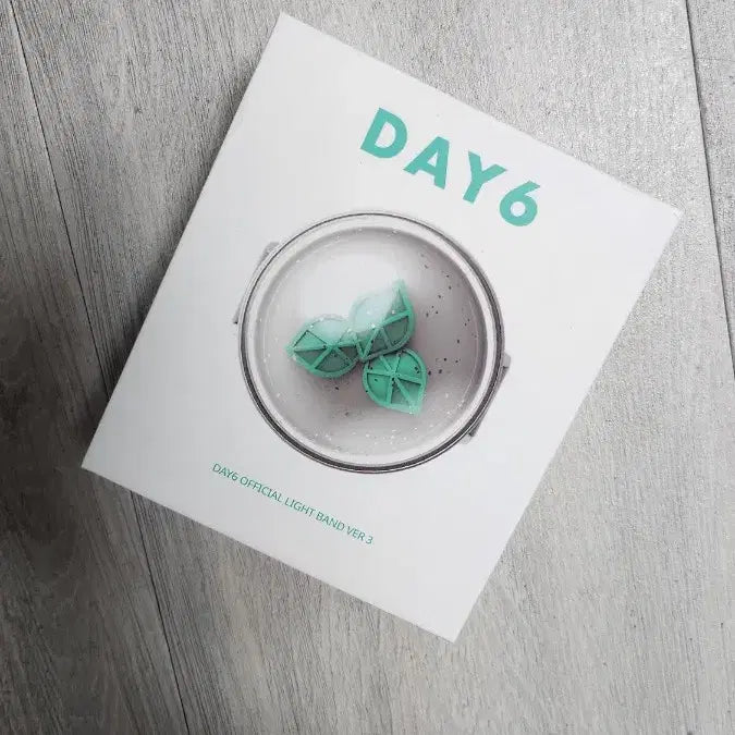 [BUNJANG] DAY6 Official Light Stick Ver. 3 / 마데워치 새 상품 판매합니다.