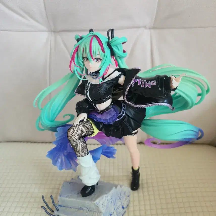 [BUNJANG] SEGA Hatsune Miku Punk Ver. Figure (Unsealed) / SEGA 미쿠 펑크 피규어 (개봉)