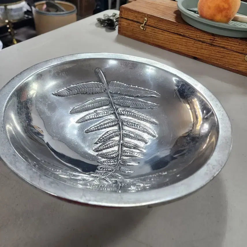[BUNJANG] Mariposa Aluminum Relief Leaf Vase / 스페인 마리포사mariposa 두껍고 튼튼합니다 볼높이28cm 지름6cm25000 잎이 부조(양각).