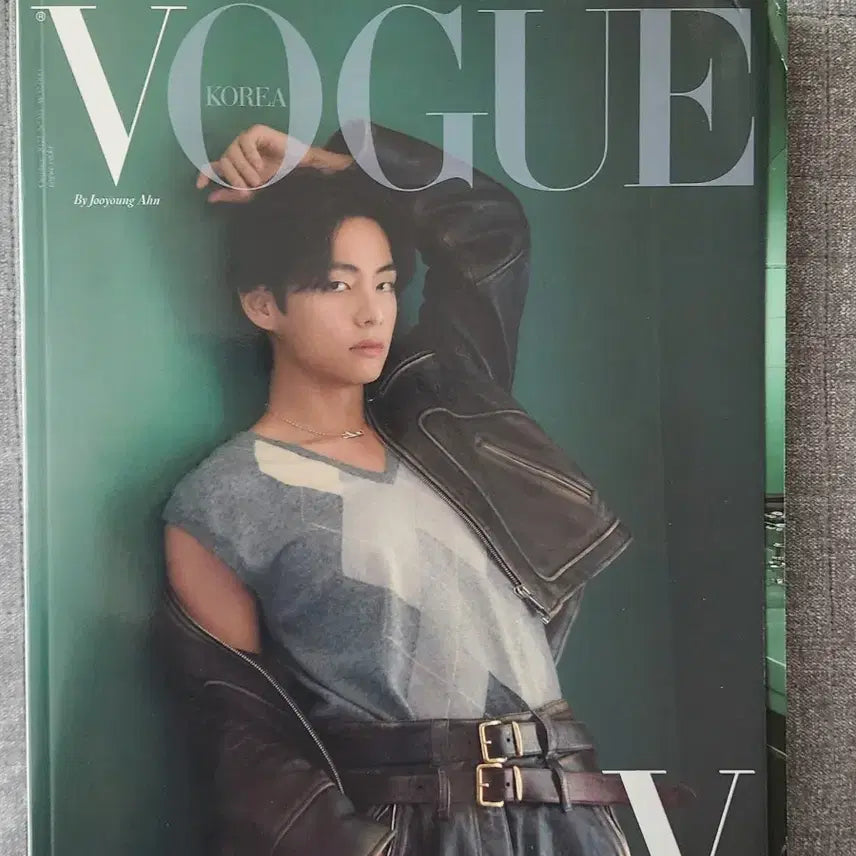 [BUNJANG] BTS V Vogue Magazine / bts 방탄 V 뷔 보그 잡지