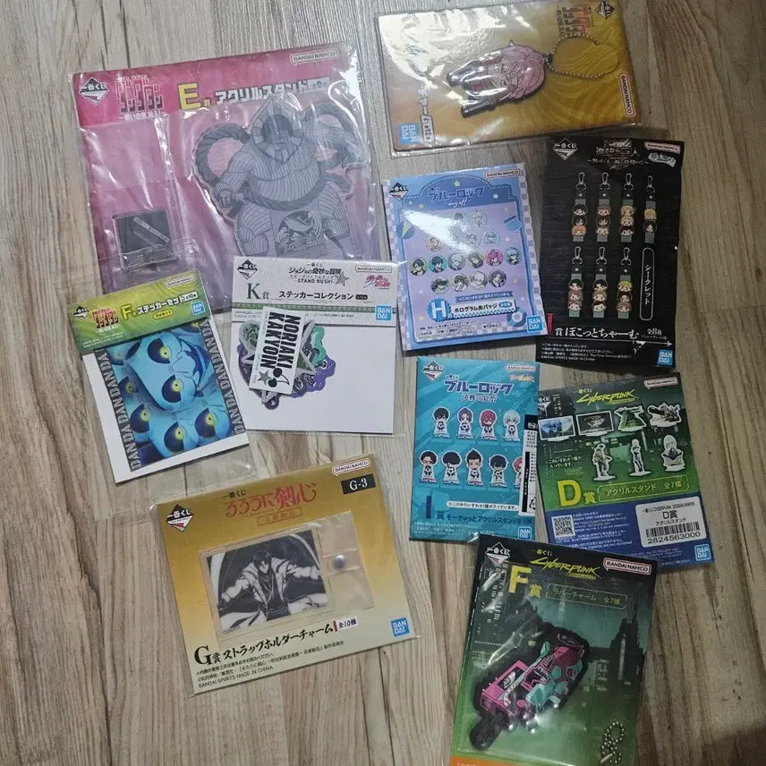 [BUNJANG] BanG Dream! Mixed Lot - Hologram Can Badges, Rubber Straps, Keyrings &amp; More / 제일복권 하위상 굿즈 뱅드림 /홀로그램 캔뱃지/러버 스트랩/키링/진격/블루록 일괄