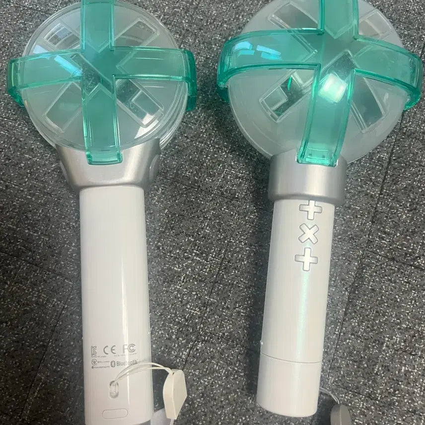 [BUNJANG] TXT Lightstick Version 1 &amp; Version 2 Bundle Set / 투바투 응원봉 ver2 ver1 일괄양도