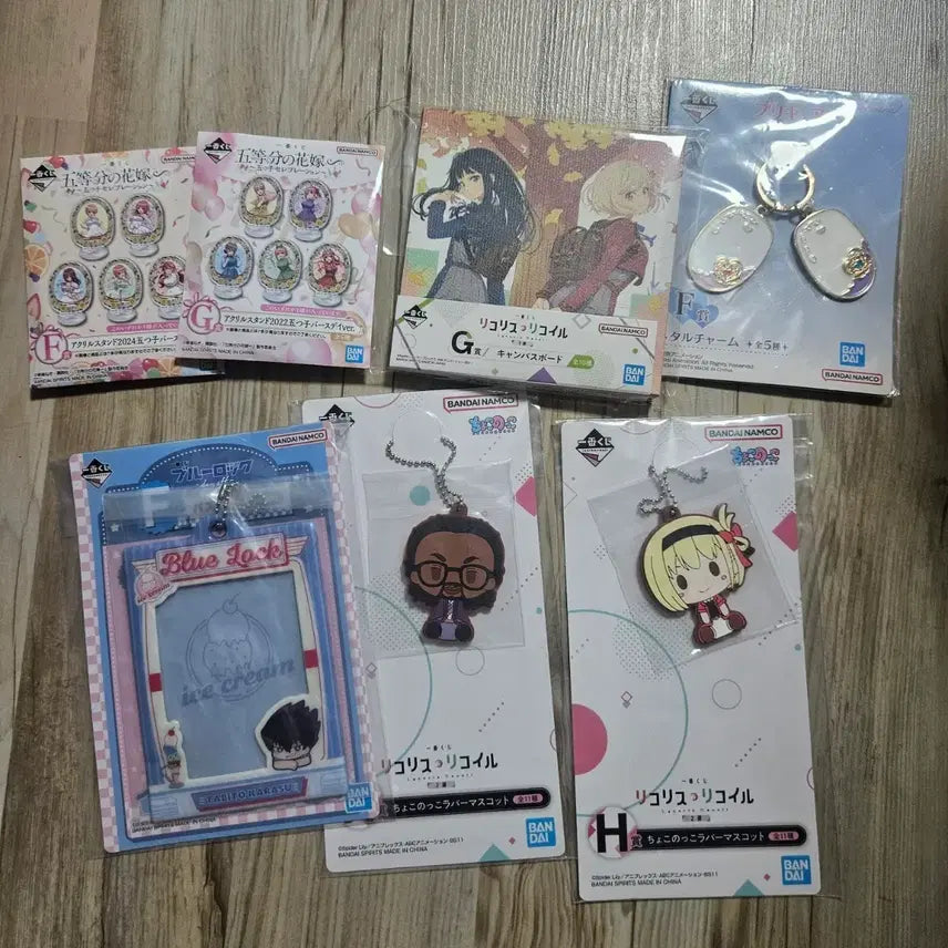[BUNJANG] Lycoris Recoil, Blue Lock, Quintessential Quintuplets Canvas Board &amp; Acrylic Stand Bundle / 리코리스 리코일 굿즈 캔바스 보드 5등신부 블루록 일괄 제일복권