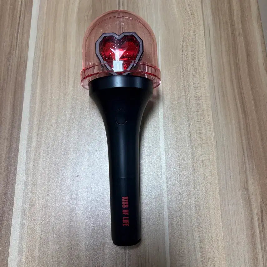 [BUNJANG] KISS OF LIFE Official Light Stick (Bbyongbong) / 키스오브라이프 응원봉 판매