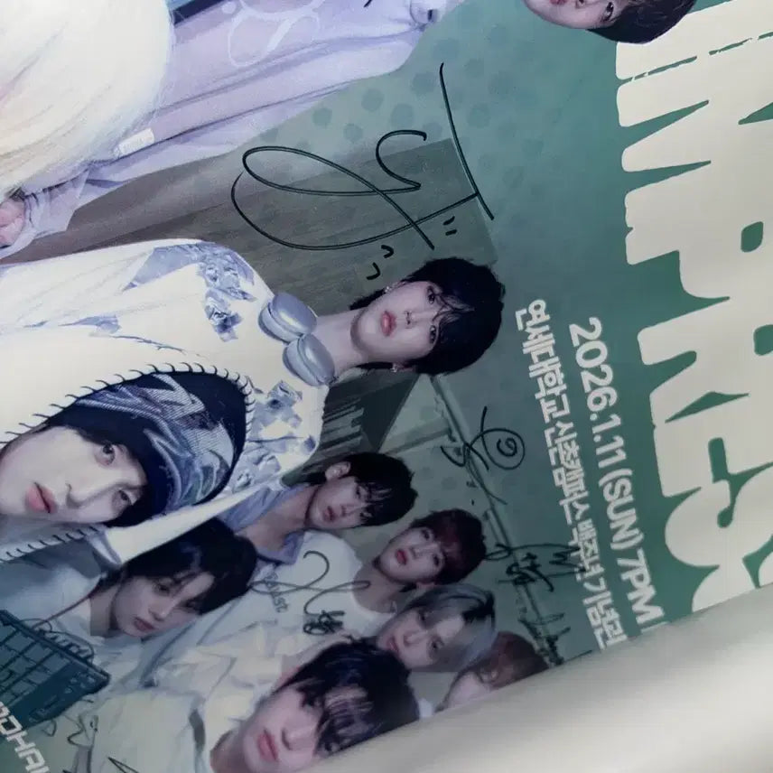 [BUNJANG] IDNTT Yes, We Are Never Met Autographed Poster / 아이덴티티 idntt 예스위아 유네버멧 친필 싸인 포스터