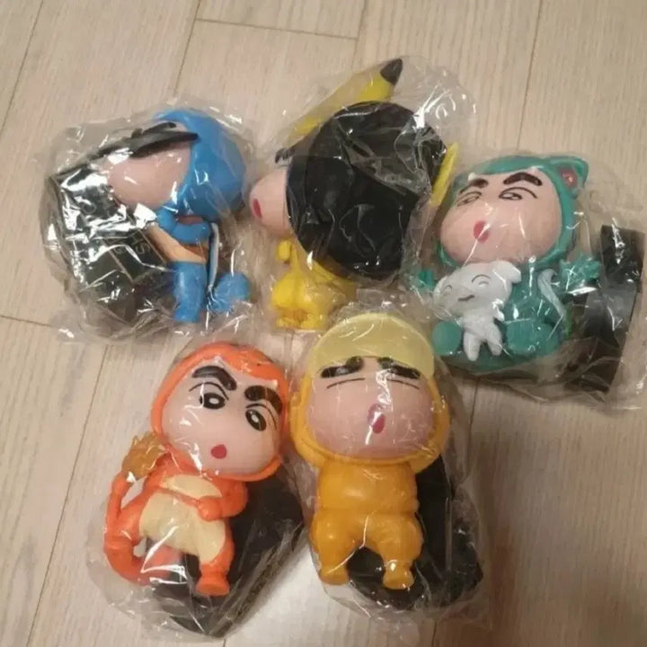 [BUNJANG] Crayon Shin-chan Pokemon Cosplay Figure 5-Piece Set (Sealed) / 짱구 포켓몬스터 코스프레 피규어 미개봉 5종 세트로 일괄 판매합니다.