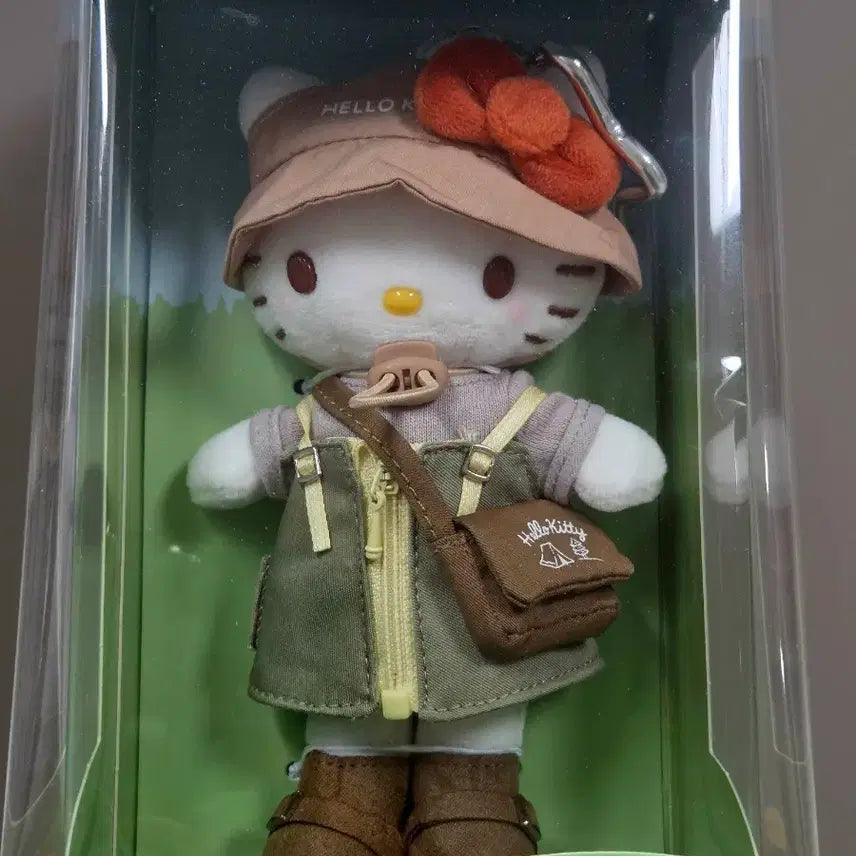 [BUNJANG] Sanrio Overseas Version Spring Camping Kitty Mascot Plush Keychain / 산리오 해외판 스프링 봄날 캠핑 키티 마스코트 누이 인형 키링