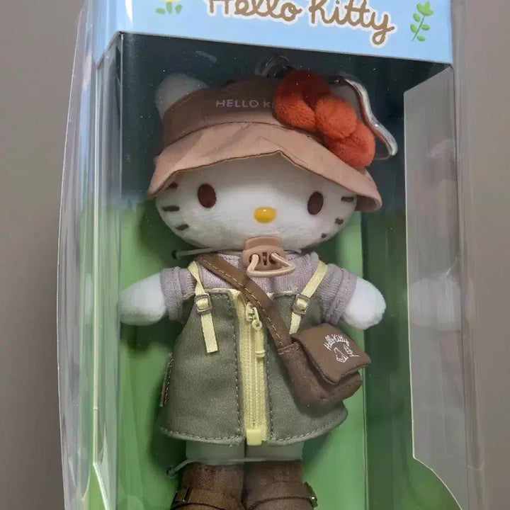 [BUNJANG] Sanrio Overseas Version Spring Camping Kitty Mascot Plush Keychain / 산리오 해외판 스프링 봄날 캠핑 키티 마스코트 누이 인형 키링