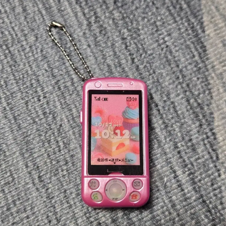 [BUNJANG] Toy Spirit Pink Slide Phone Gacha Keychain / 토이스피릿 피쳐폰 핑크색 슬라이드폰 가챠