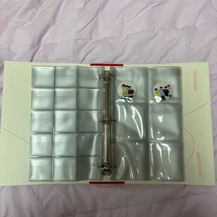 [BUNJANG] BTS LOVE YOURSELF Badge Binder / 방탄소년단 LOVE YOURSELF 뱃지 바인더