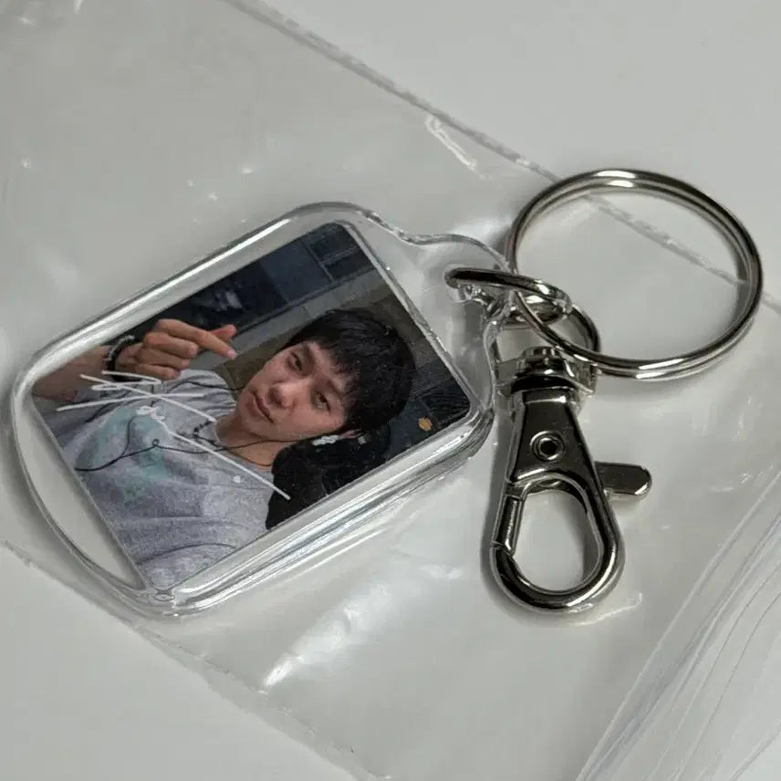 [BUNJANG] Ha Hyun Sang Kabishi 1st Week Popup Lucky Draw Keychain / 하현상 카비시 1주차 팝업 7만원 특전 키링 | 콘서트 앨범 포카