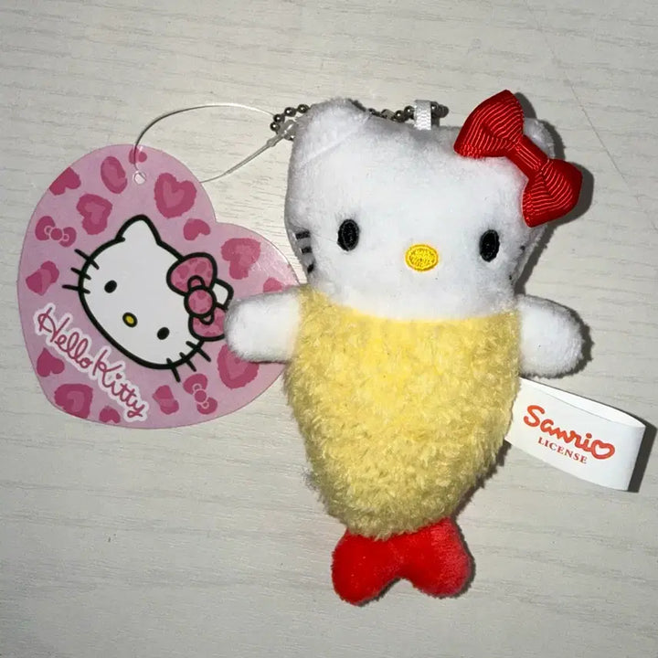 [BUNJANG] Sanrio Hello Kitty Shrimp Tempura Plush Keychain / 산리오 헬로키티 새우튀김 인형 키링