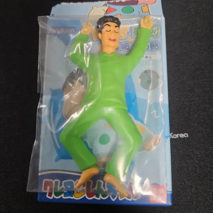 [BUNJANG] Crayon Shin-chan Pajama Figure 2-Set / 짱구 잠옷 자석 피규어 2종 세트 팝니다