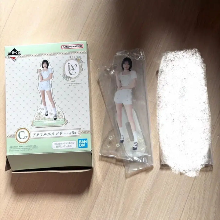 [BUNJANG] IVE Yujin Ichiban Kuji C Prize Acrylic Stand / 아이브 유진 제일복권 c상 아크릴 스탠드 팝니다