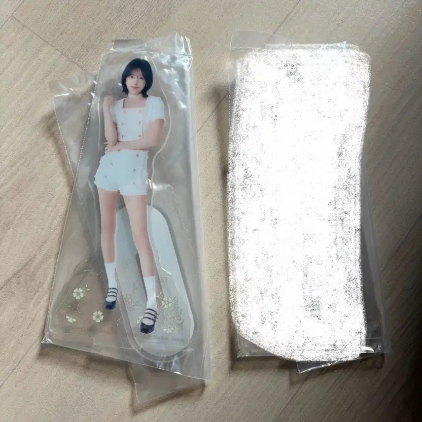 [BUNJANG] IVE Yujin Ichiban Kuji C Prize Acrylic Stand / 아이브 유진 제일복권 c상 아크릴 스탠드 팝니다