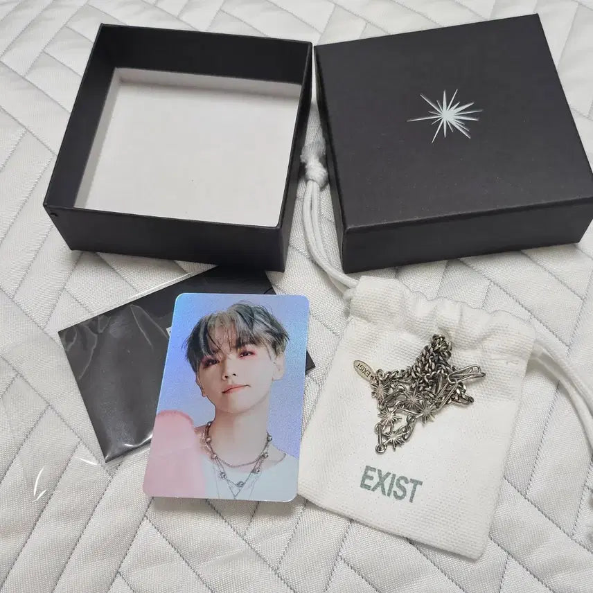 [BUNJANG] Baekhyun Silver Necklace + Hologram Photocard Set / 백현 실버 목걸이 + 홀로그램 포토카드 세트
